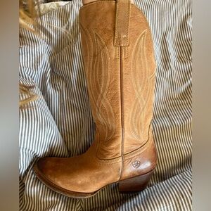 Women’s ariat cowboy boots size 8